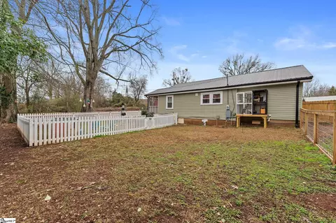 Exterior - 342 N Hampton Ave, Calhoun Falls, SC 29628 photo 7 of 11