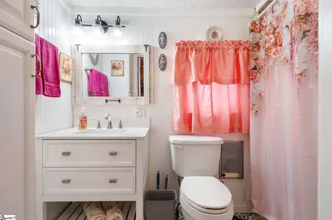 Bath - 342 N Hampton Ave, Calhoun Falls, SC 29628 photo 1 of 1
