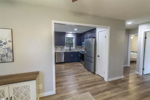 319 E Hampton Ave, Honea Path, SC 29654 photo 6