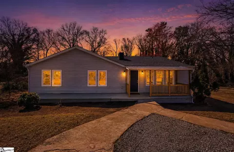 805 W Fairview Ave, Gaffney, SC 29341