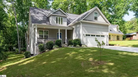 8 Spur Dr, Travelers Rest, SC 29690