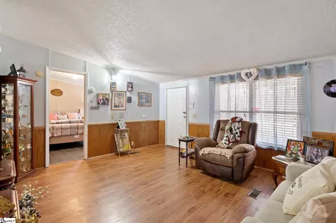 458 Looper Rd, Pelzer, SC 29669 photo 2