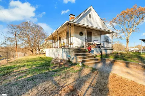 15 Parker St, Pelzer, SC 29669