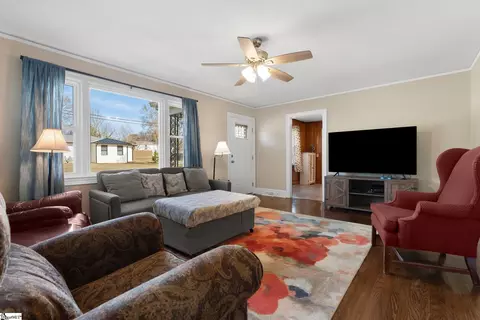 Living - 200 Oates Ave, Easley, SC 29640 photo 2 of 2