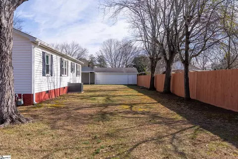 Exterior - 200 Oates Ave, Easley, SC 29640 photo 7 of 8