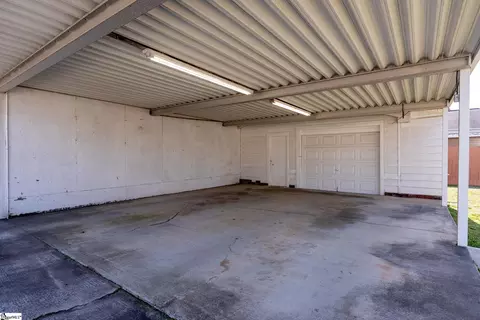 Exterior - 200 Oates Ave, Easley, SC 29640 photo 5 of 8