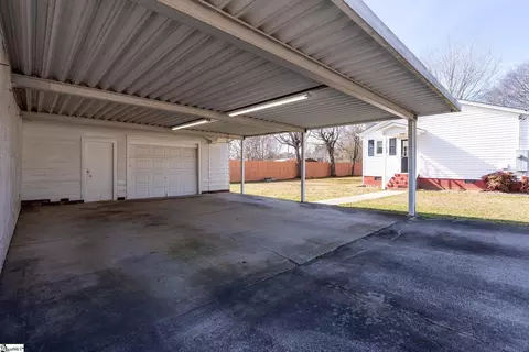 Exterior - 200 Oates Ave, Easley, SC 29640 photo 4 of 8