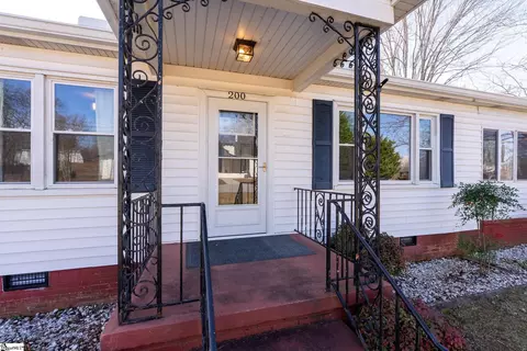 Exterior - 200 Oates Ave, Easley, SC 29640 photo 2 of 8