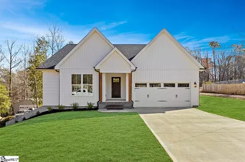 102 Millbrook Cir, Taylors, SC 29687