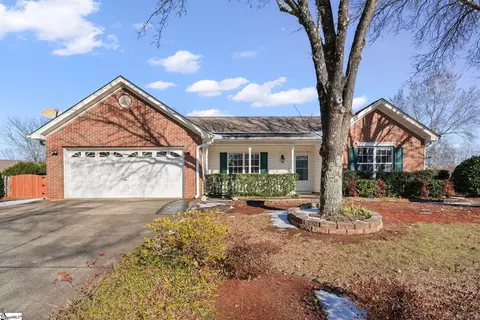 4 Kingfisher Dr, Simpsonville, SC 29680