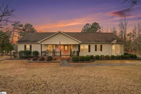 110 Indian Ridge Dr, Laurens, SC 29360