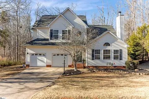102 W Peninsula Dr, Laurens, SC 29360