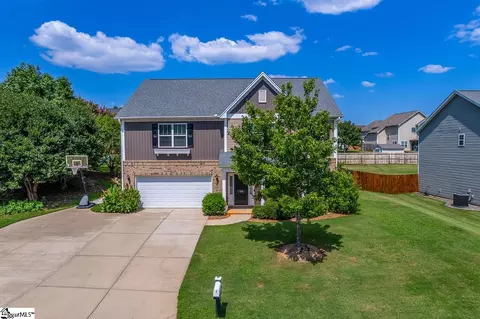 370 Slate Dr, Boiling Springs, SC 29316