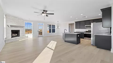 Living - 512 Broad Creek Ct, Seneca, SC 29678 photo 2 of 3
