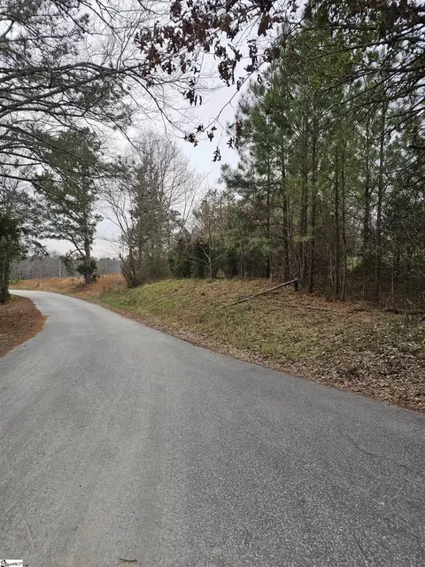 109 Pumphouse Rd, Greenwood, SC 29649
