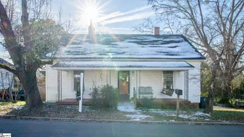 4 W Fleming St, Ware Shoals, SC 29692