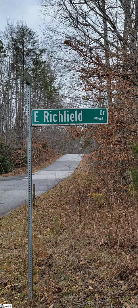 314 E Richfield Dr, Westminster, SC 29693 photo 6