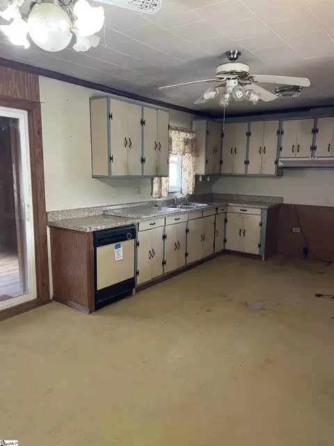Kitchen - 4 Oak St, Ware Shoals, SC 29692 photo 1 of 1