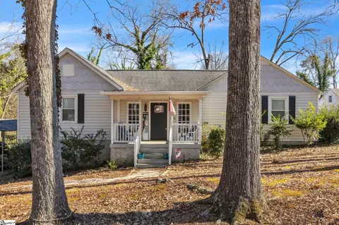 104 Wedgewood Dr, Laurens, SC 29360
