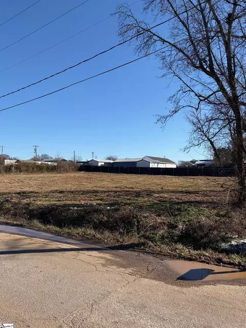 5 Lewis St, Greenville, SC 29611