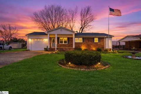 111 Mcdowell Dr, Boiling Springs, SC 29316
