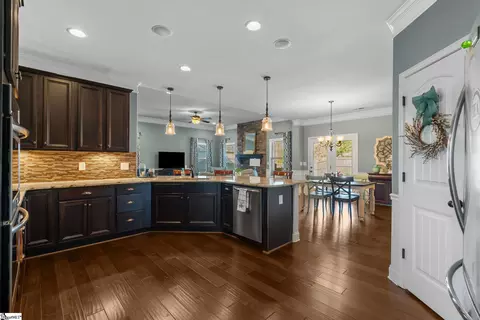 Entry Way - 132 Sandpine Way, Greer, SC 29651 photo 4 of 5