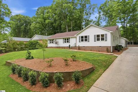 402 Foxcroft Rd, Greenville, SC 29615