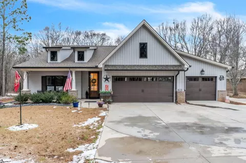 40 Dendy St # B, Pelzer, SC 29669
