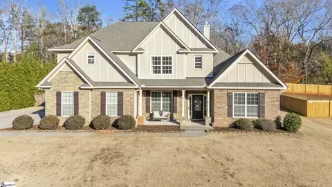 31 Laurelhart Ln, Simpsonville, SC 29681