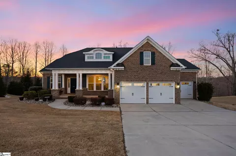 216 Scotts Bluff Dr, Simpsonville, SC 29681