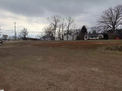 714 N Main St, Greer, SC 29651