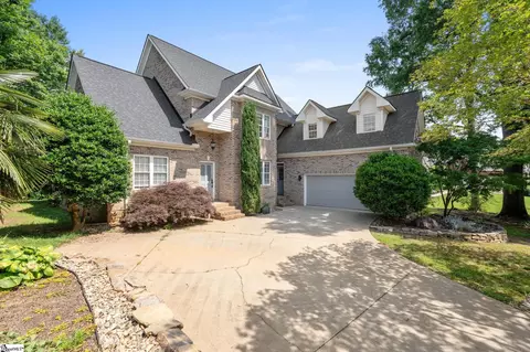 403 Mossy Ledge Ln, Simpsonville, SC 29681