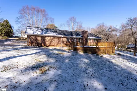 Exterior - 402 Pearle Dr, Easley, SC 29642 photo 7 of 9