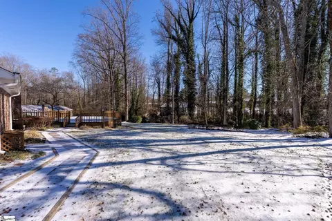 Exterior - 402 Pearle Dr, Easley, SC 29642 photo 6 of 9