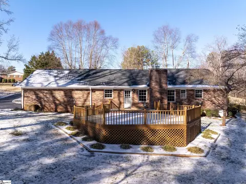 Exterior - 402 Pearle Dr, Easley, SC 29642 photo 4 of 9