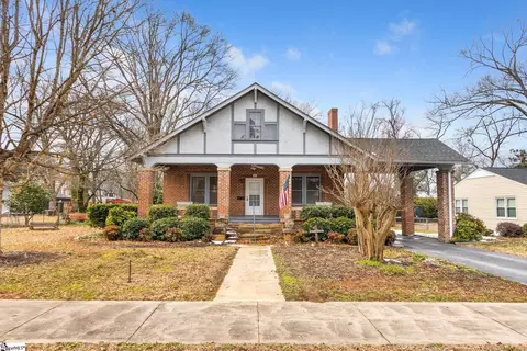 304 Cedar St, Clinton, SC 29325