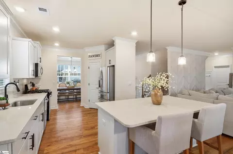 4076 Moffre Dr, Boiling Springs, SC 29316