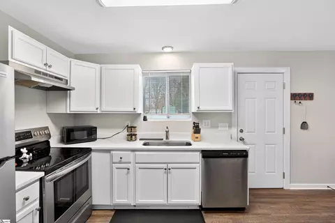 Kitchen - 102 Beth St, Greer, SC 29651 photo 2 of 2