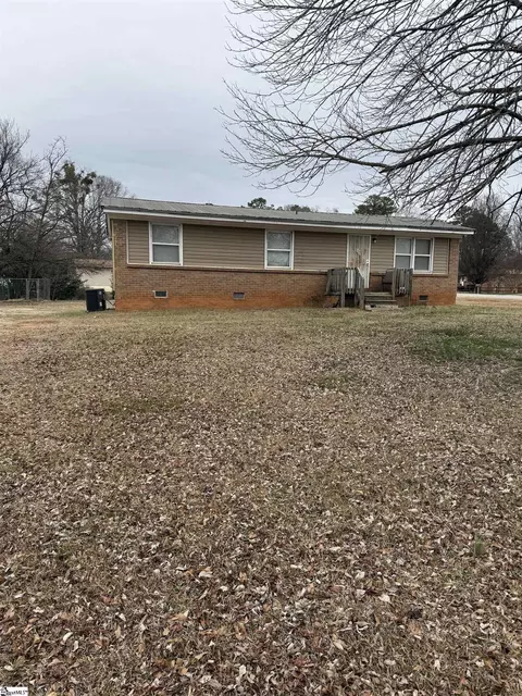 2 Julian Bond Ln, Spartanburg, SC 29307