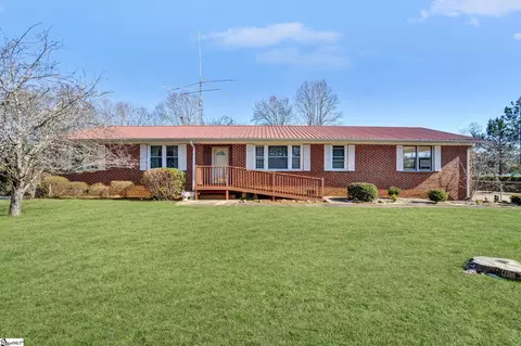 104 Blakely Ave, Laurens, SC 29360