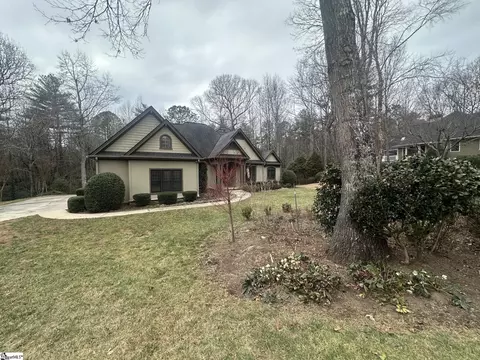 2 Rose Thorn Ct, Travelers Rest, SC 29690