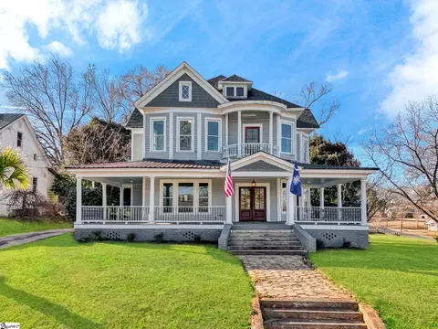 522 S Harper St, Laurens, SC 29360