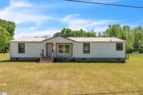 3079 Lakeview Dr, Laurens, SC 29360