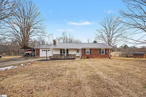 104 Owens Dr, Inman, SC 29349