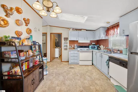 Kitchen - 589 Ross Hill Rd, Gaffney, SC 29341 photo 1 of 3