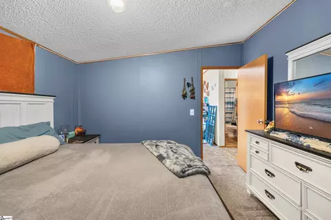 Bedroom - 589 Ross Hill Rd, Gaffney, SC 29341 photo 4 of 5