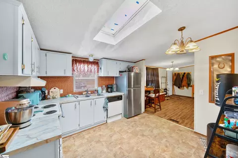 Kitchen - 589 Ross Hill Rd, Gaffney, SC 29341 photo 3 of 3