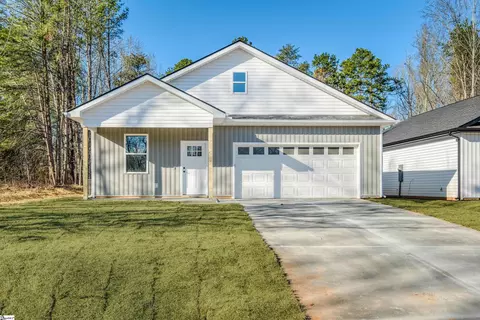 12 Pine Dr, Taylors, SC 29687