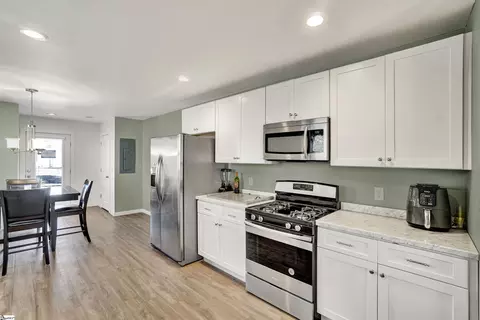 Kitchen - 107 Dillon Dr, Clinton, SC 29325 photo 2 of 2