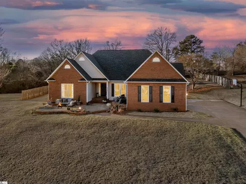 404 Grayson Dr, Moore, SC 29369